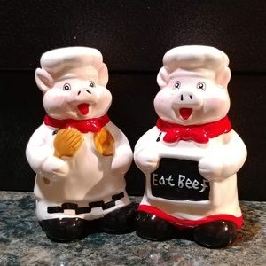 NWOT Salt & Pepper Shakers Chef Pigs